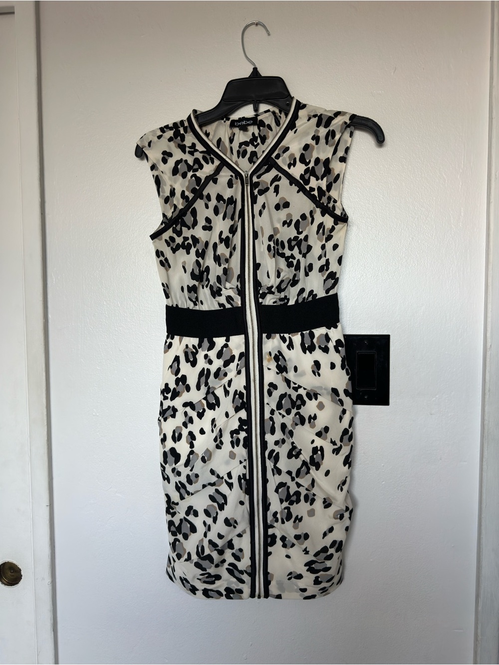 bebe Black & White Animal Print Zip-Front Mini Dress with Black Waist